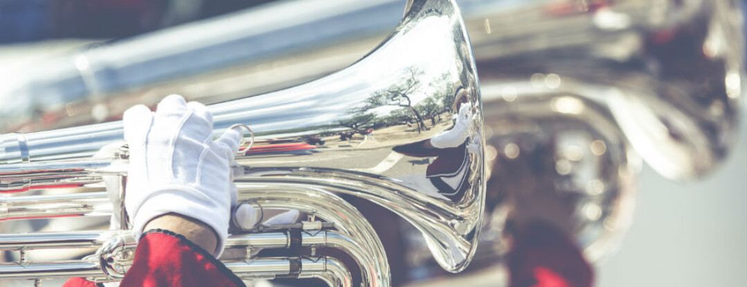 De worsten van Babel, fanfare en danssolo’s