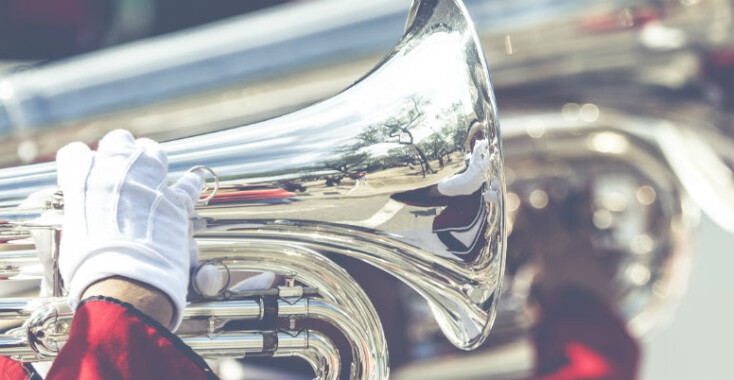 De worsten van Babel, fanfare en danssolo’s