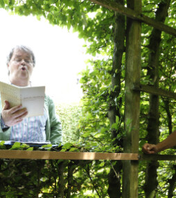 Poëzie onder de bomen