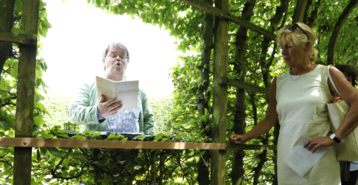 Poëzie onder de bomen