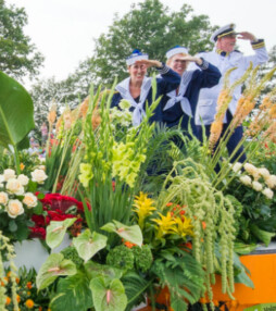 Varend Corso: fleurig waterspektakel