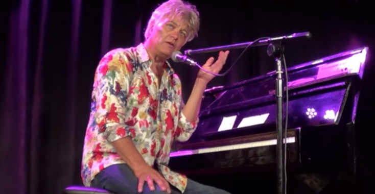 Robert Jan Stips maakte hits voor Golden Earring en The Nits en speelt deze op de piano