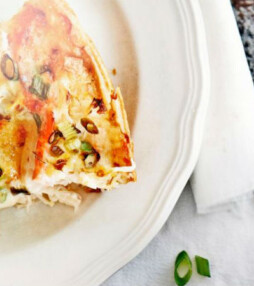 Lekker! Zuurkoolquiche met zalm en lente-ui