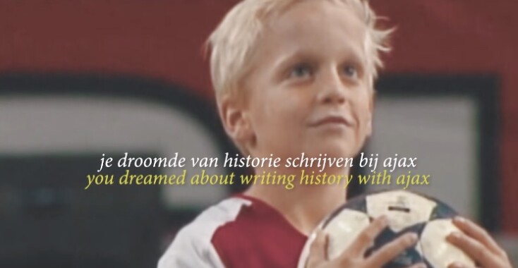 Lief! Ajax-speler Donny van de Beek als ballenjongen bij Ajax