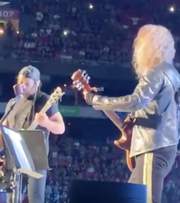 Zooo grappig: rockers van Metallica zingen Hazes