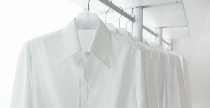 Waarom de witte blouse niet in je garderobe mag ontbreken