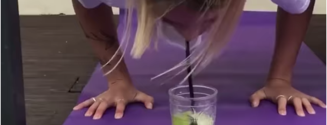 Yoga met een borrel op: gin-tonic yoga