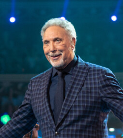 Sir Tom Jones is alweer 80