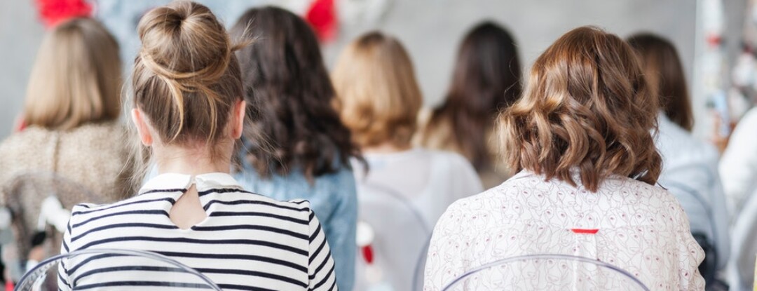 Wat is het toch dat vrouwen elkaar zo genadeloos kunnen afvallen?