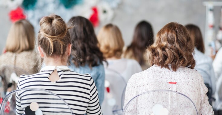 Wat is het toch dat vrouwen elkaar zo genadeloos kunnen afvallen?