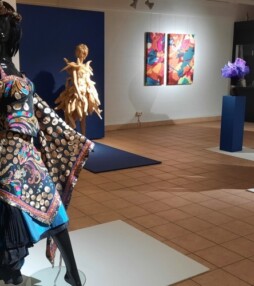 Bloemen + kleding = tentoonstelling