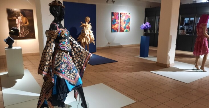 Bloemen + kleding = tentoonstelling