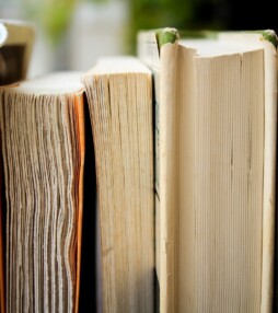 4 x schilderen op zijkanten van oude boeken