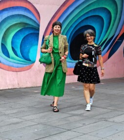 Gespot door Misja: Rejane en Laura